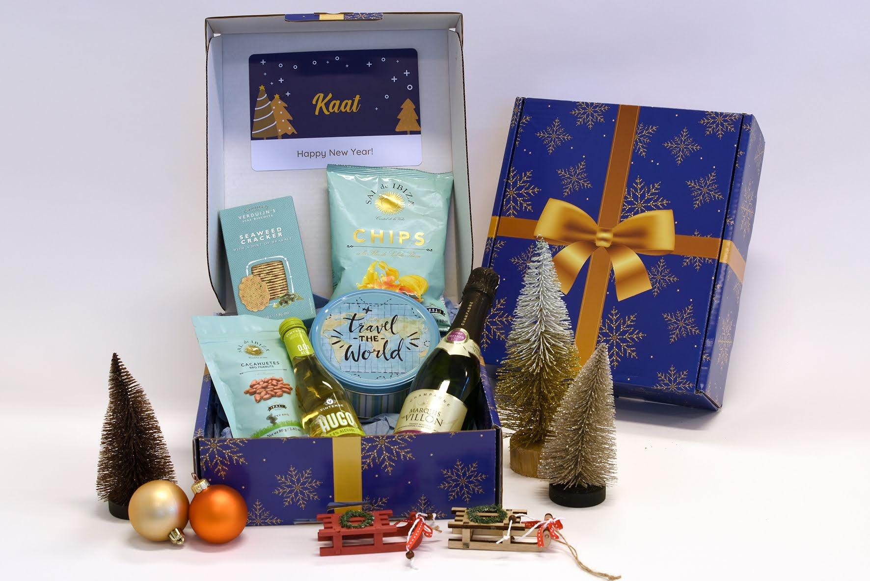 Geschenkenbox gevuld met aperitiefproducten voor Kerst